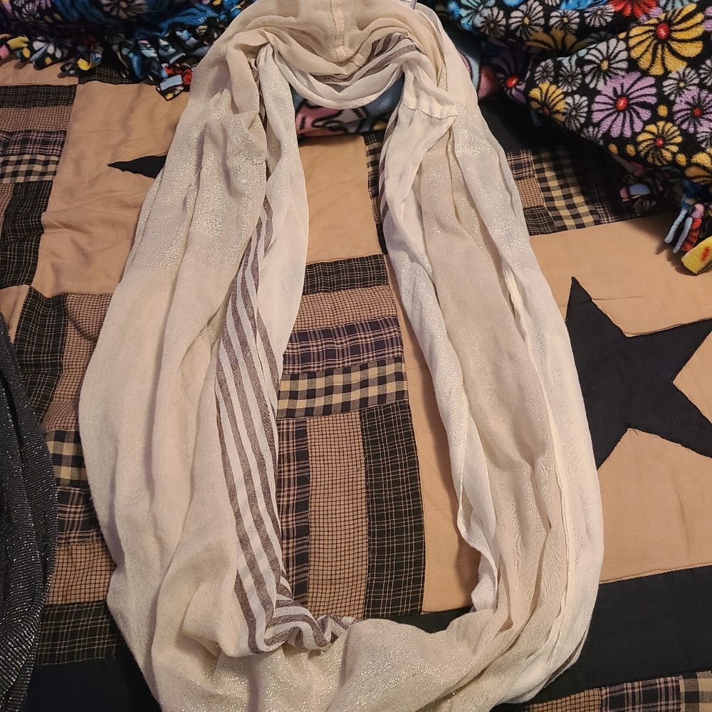 Vanity scarf - Picture 4 of 4